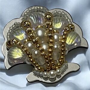 Signed Liztech 2009 Clam Shell Brooch